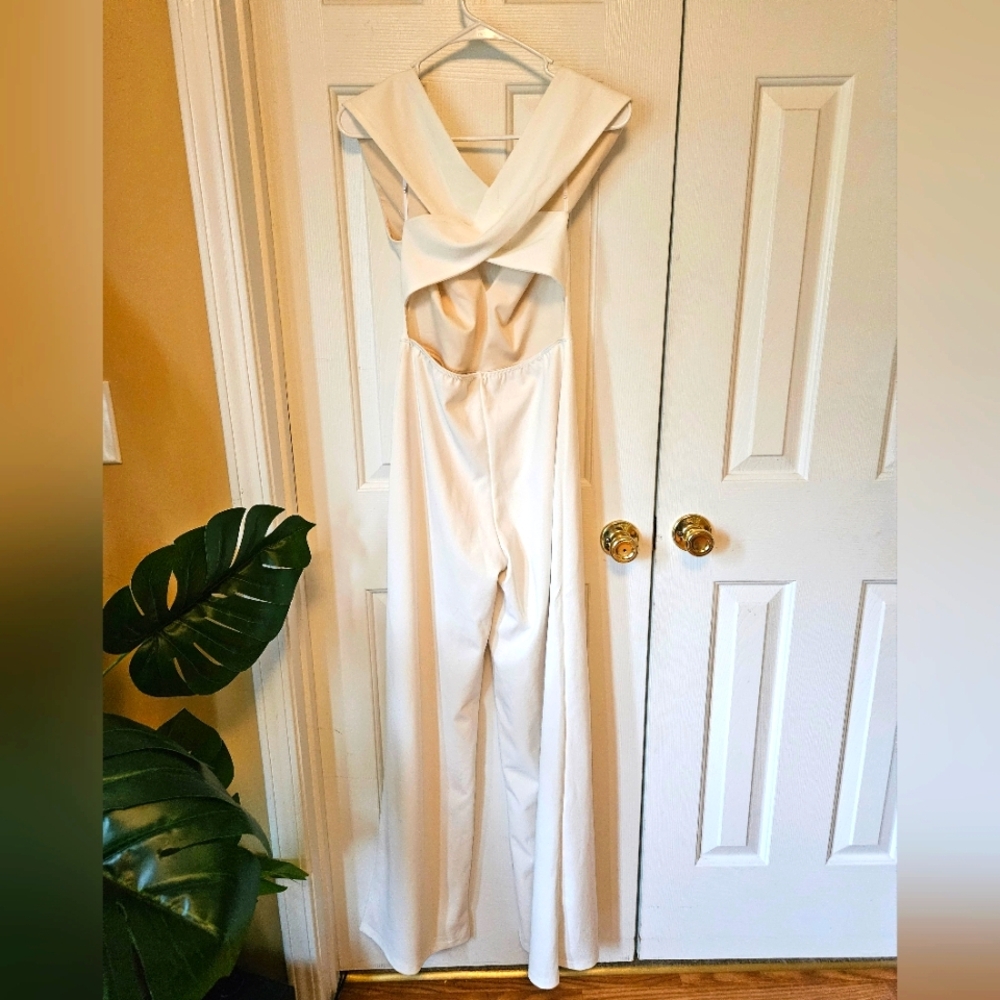 Elegant Cream Cross-Back Jumpsuit - Picture 5 of 11